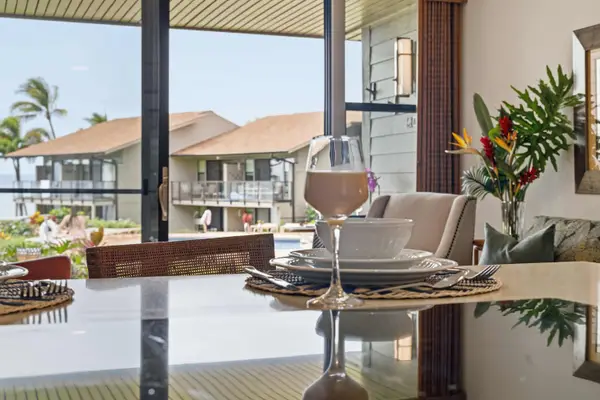 Dine Outdoors In Island Serenity