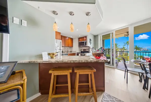 Cozy Breakfast Bar For Morning Coffee And Casual Dining