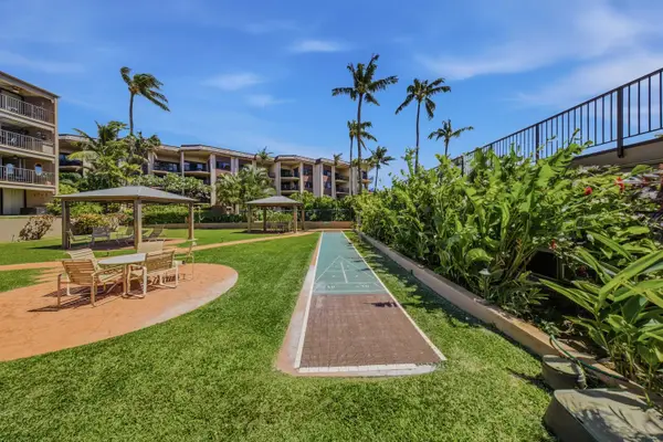 Serene Garden Retreat With Private Shuffleboard Court
