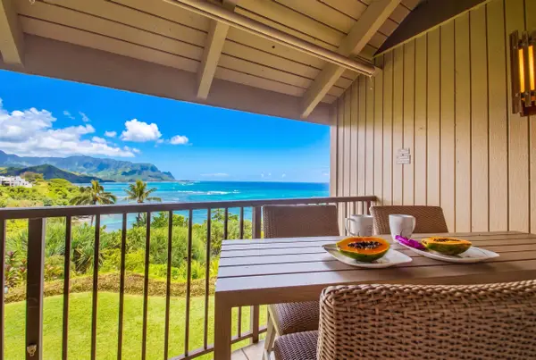 Oceanfront lanai with outdoor dining