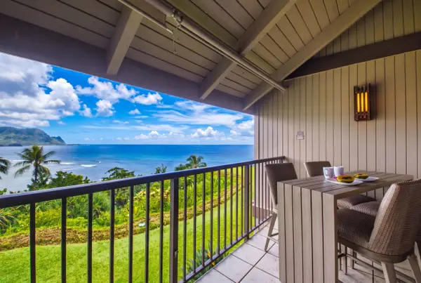 Oceanview lanai with outdoor seating
