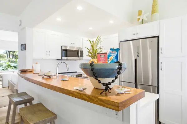 Modern kitchen with breakfast bar