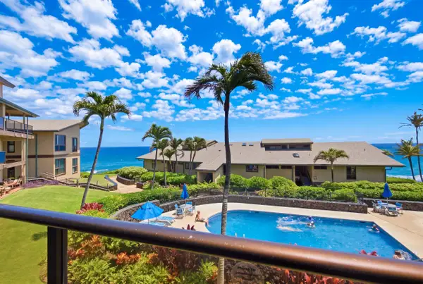 Resort Courtyard And Ocean Views