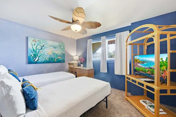 Fun Twin Bedroom For Family Stays