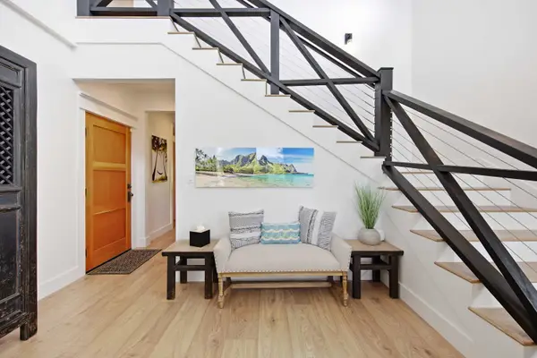 Entrance area with relaxing seating