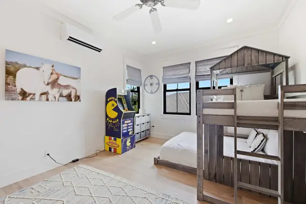 Room with retro gaming and bunk bed