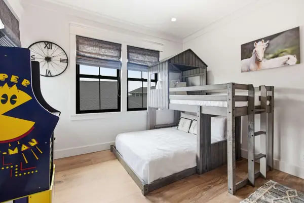 Room with retro gaming and bunk bed