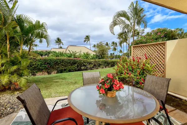 Private Garden Patio For Outdoor Dining