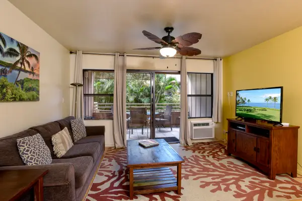 Bright Island Living Room With Lanai Access
