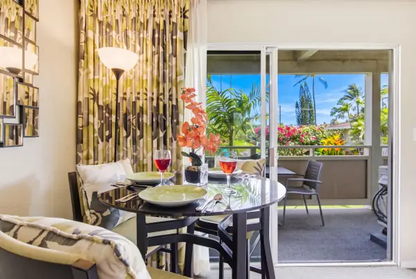 Bright Dining Space for Family Gatherings