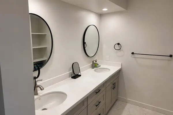 Sparkling Full Bathroom with Modern Vanity