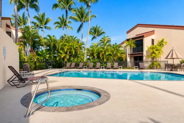 Hot tub & pool area