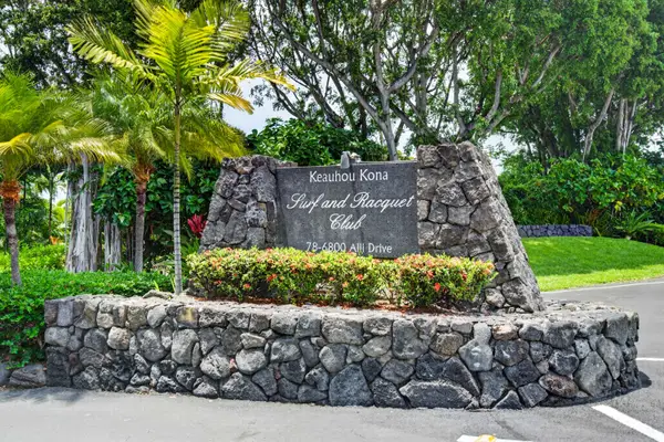 Keauhou Kona Surf and Racquet Club main entrance sign