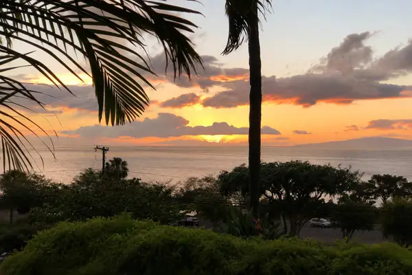 Breathtaking Maui Sunset Over The Pacific