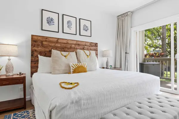 King Bed with Rustic Wood Headboard and Sunburst Pillow