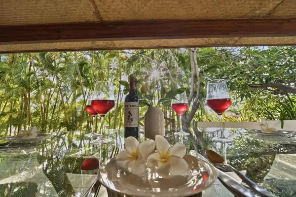Covered lanai for outdoor dining