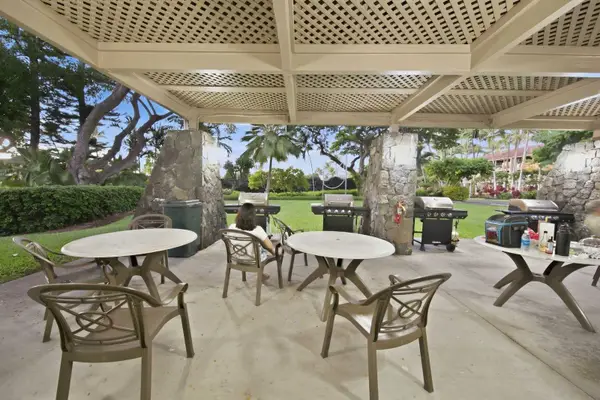 Outdoor BQQ & dining area
