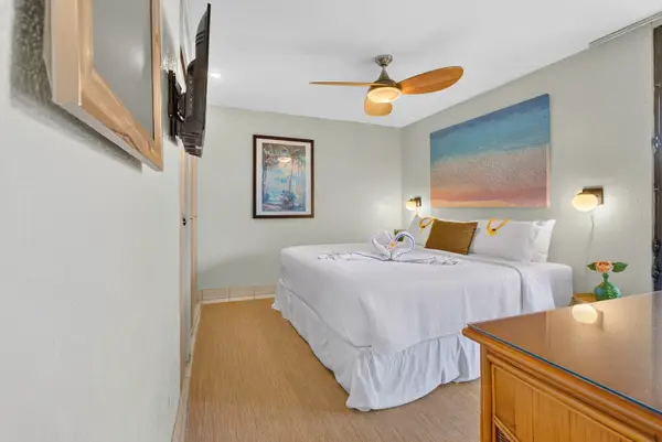 Paki Maui 120 | King Bed, Garden Lanai & Oceanfront Pool.