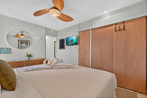 Paki Maui 120 | King Bed, Garden Lanai & Oceanfront Pool.
