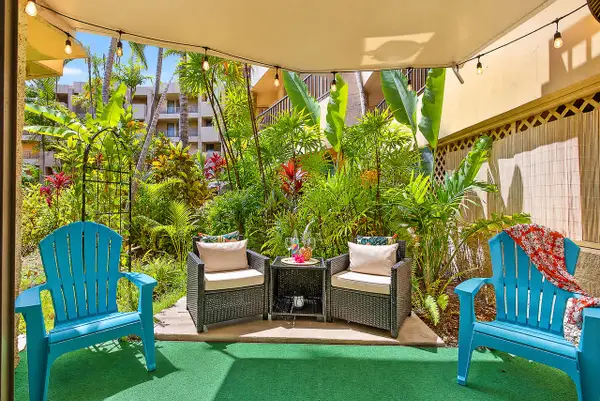 Paki Maui 120 | King Bed, Garden Lanai & Oceanfront Pool.