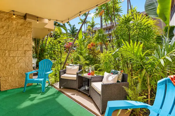 Paki Maui 120 | King Bed, Garden Lanai & Oceanfront Pool.