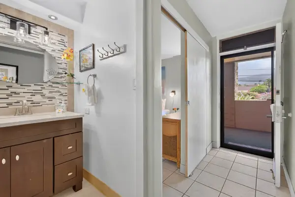 Paki Maui 120 | King Bed, Garden Lanai & Oceanfront Pool.