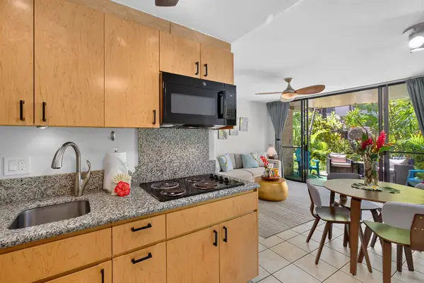 Paki Maui 120 | King Bed, Garden Lanai & Oceanfront Pool.