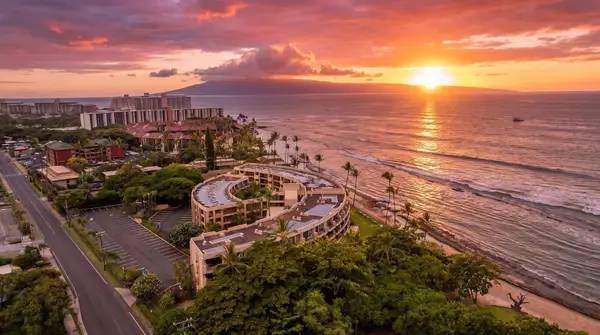 Paki Maui 120 | King Bed, Garden Lanai & Oceanfront Pool.