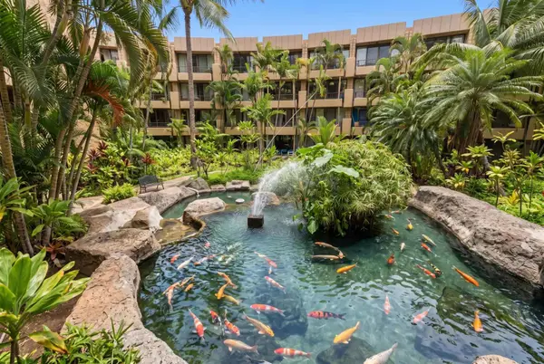 Paki Maui 120 | King Bed, Garden Lanai & Oceanfront Pool.