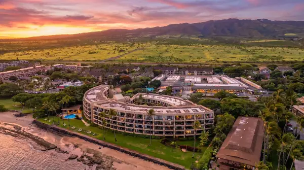 Paki Maui 120 | King Bed, Garden Lanai & Oceanfront Pool.