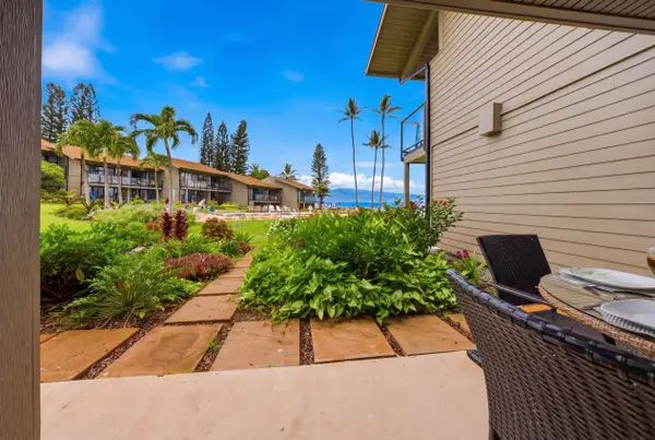 Lanai with seating