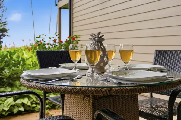 Lanai with seating