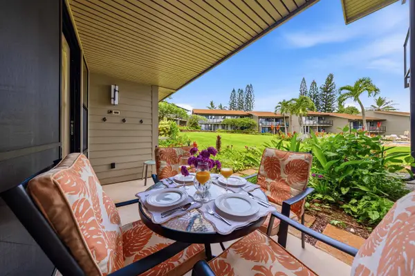 Lanai with seating