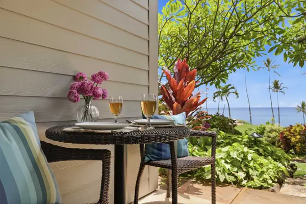 Lanai with seating.