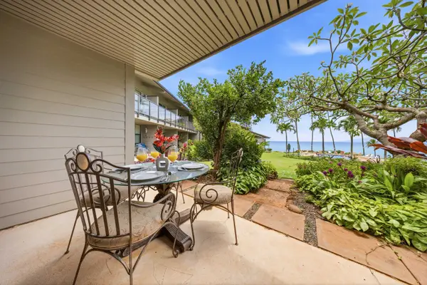 Lanai with seating.
