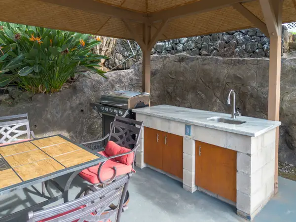 Outdoor kitchen