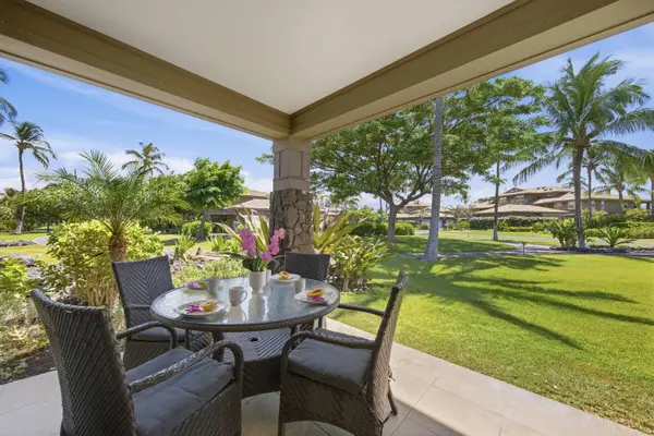 Relaxing lanai with seating