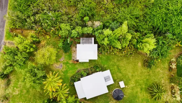 Island Rainforest Grove – Two comfortable homes on one spacious lot that are close to beaches and waterfalls!