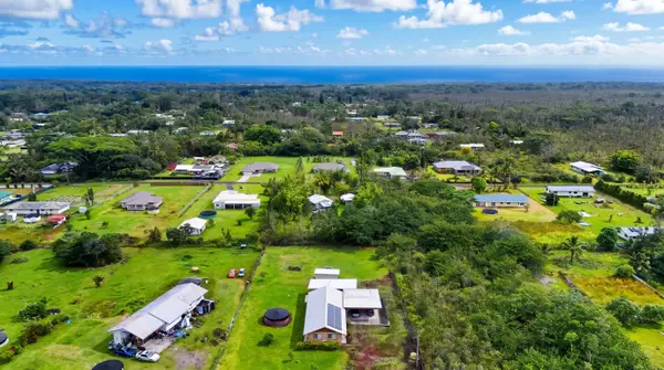 Island Rainforest Grove – Two comfortable homes on one spacious lot that are close to beaches and waterfalls!