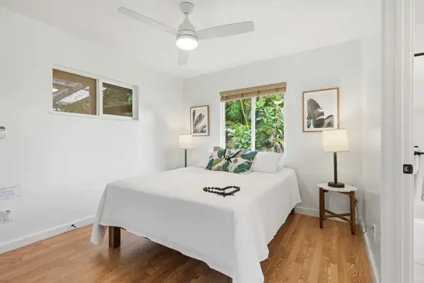 Island Rainforest Grove – Two comfortable homes on one spacious lot that are close to beaches and waterfalls!