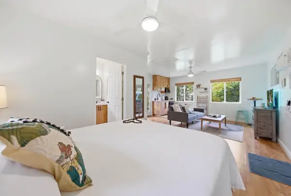 Island Rainforest Grove – Two comfortable homes on one spacious lot that are close to beaches and waterfalls!
