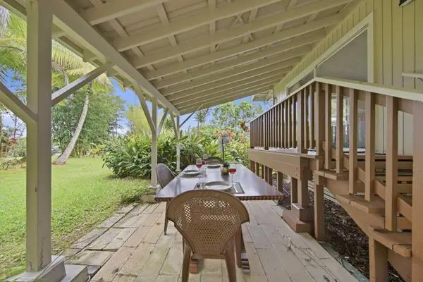 Island Rainforest Grove – Two comfortable homes on one spacious lot that are close to beaches and waterfalls!
