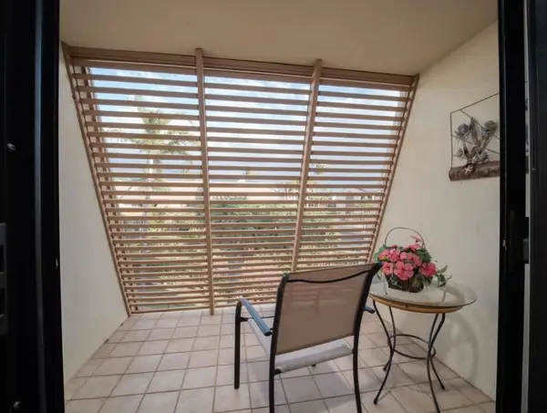 Secondary private lanai