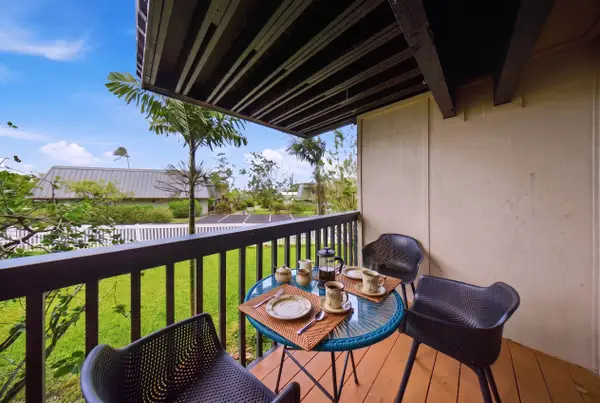 Open lanai with abundant seating
