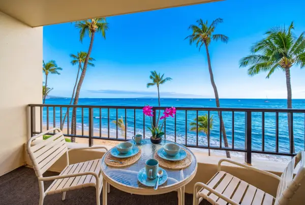Oceanview lanai with seating.