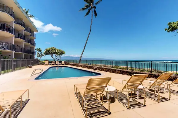 Oceanfront Pool With Resort Luxury