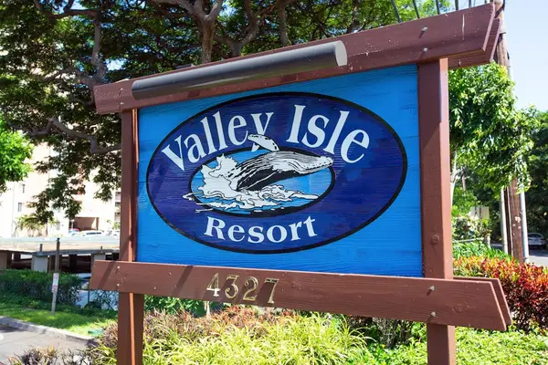 Iconic Valley Isle Resort Entrance