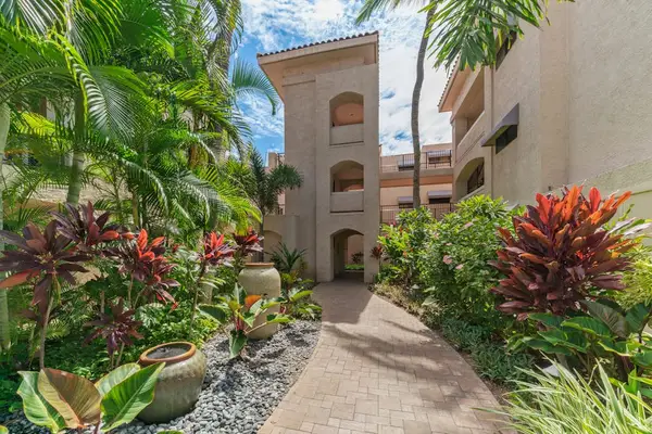 Beautifully Landscaped Resort Courtyard