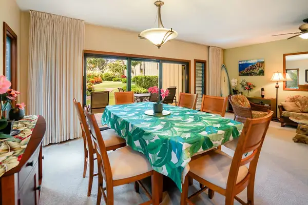 Dining With Tropical Garden Views