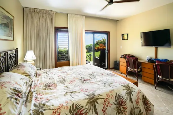Guest bedroom with king bed and lanai access.